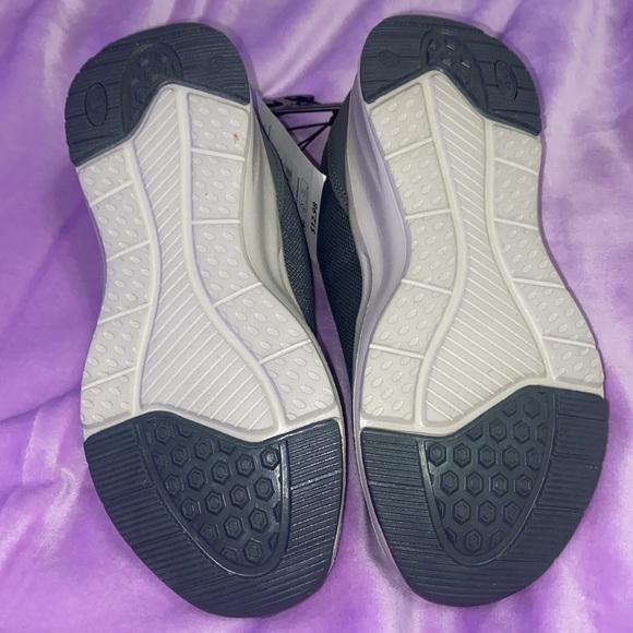 Athletic works size 5 memory foam sneakers - Picture 3 of 5